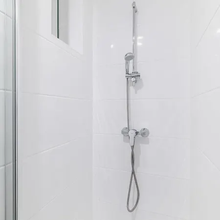 Neuf Metro Jaures- 19 - 2p - Flat-guest * Paris