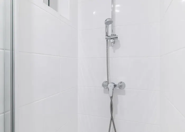 Neuf Metro Jaures- 19 - 2p - Flat-guest * Paris